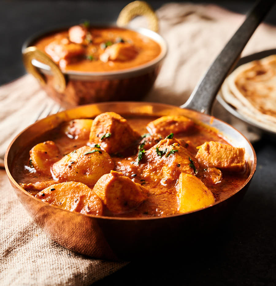 Beyond Menus: Discover Bengali Chicken Curry's Bold Restaurant Flavors